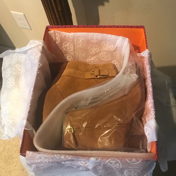 NIB TORY BURCH MARSDEN TAN SUEDE ANKLE BOOTIE - Picture 5 of 6